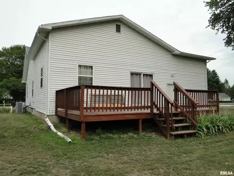 305 Maple St, Augusta, IL 62311 photo 2