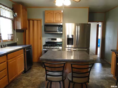 305 Maple St, Augusta, IL 62311 photo 8