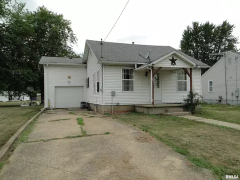 305 Maple St, Augusta, IL 62311