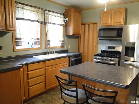 305 Maple St, Augusta, IL 62311 photo 9