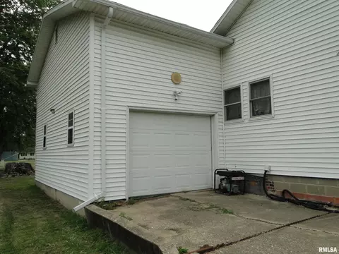 305 Maple St, Augusta, IL 62311 photo 20