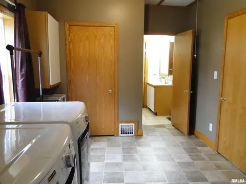 305 Maple St, Augusta, IL 62311 photo 16