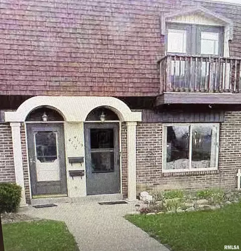 4119 N Westport Ct, Peoria, IL 61615