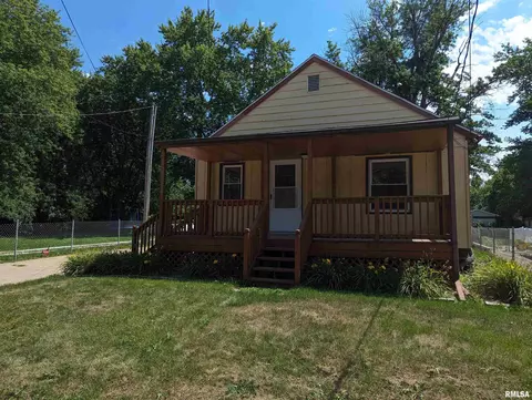 103 E Forest Ave, East Peoria, IL 61611