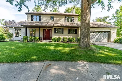 129 W Whitehall Ct, Peoria, IL 61614