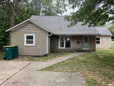 527 W Calhoun St, Macomb, IL 61455