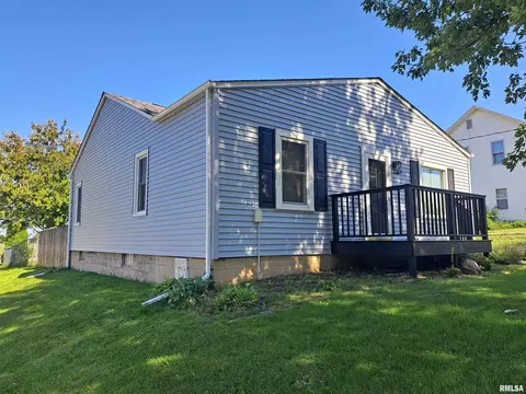 710 N Main St, Roanoke, IL 61561