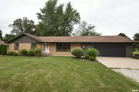818 N Main St, Eureka, IL 61530 photo 2