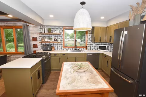 818 N Main St, Eureka, IL 61530 photo 15