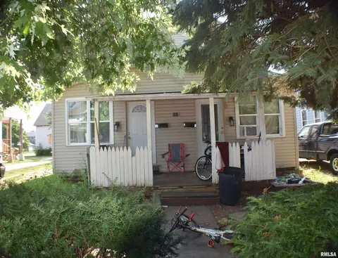 161 N 3rd St, Canton, IL 61520 photo 1
