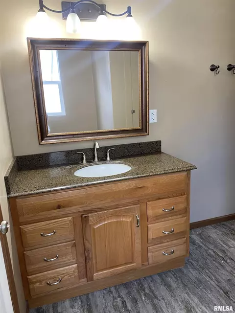 716 E Locust St, Canton, IL 61520 photo 27