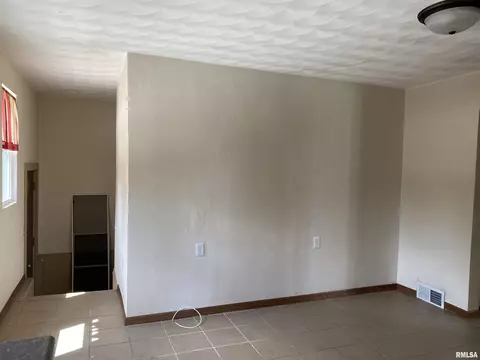 716 E Locust St, Canton, IL 61520 photo 21