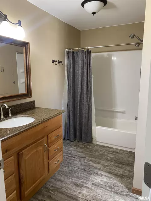 716 E Locust St, Canton, IL 61520 photo 25