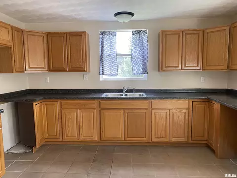 716 E Locust St, Canton, IL 61520 photo 17
