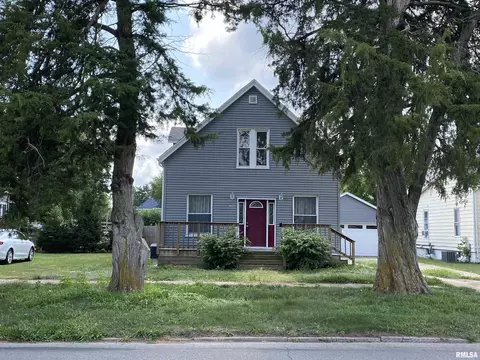 716 E Locust St, Canton, IL 61520 photo 3
