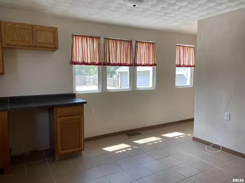 716 E Locust St, Canton, IL 61520 photo 20