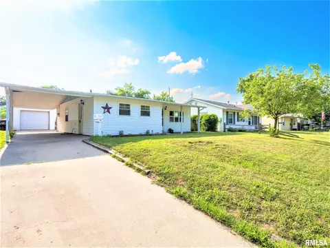 1505 Fenley St, Pekin, IL 61554