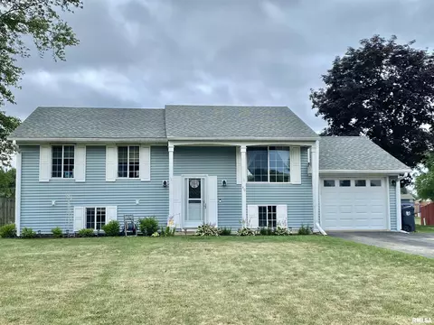 40 Douglas Ct, Canton, IL 61520