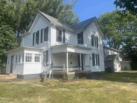 310 S Main St, Mackinaw, IL 61755