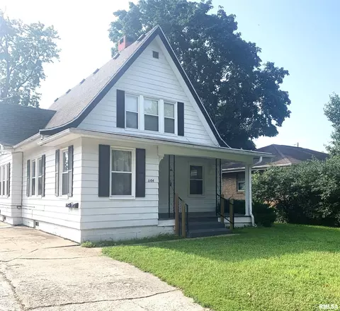 1104 S 10th St, Pekin, IL 61554