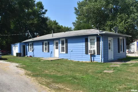 880 W Old Locust St, Canton, IL 61520