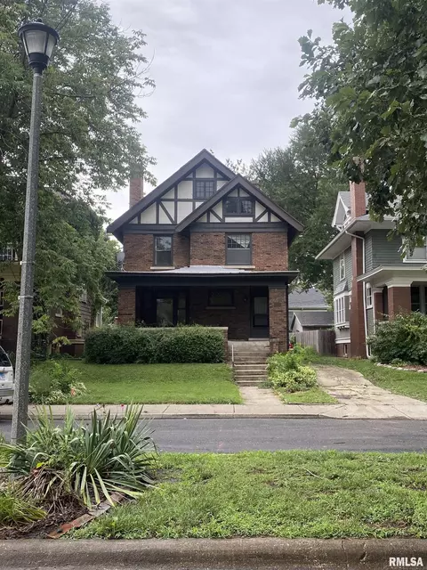 1113 N Institute Pl, Peoria, IL 61606