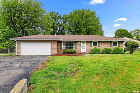 2825 Deveron Cir, Pekin, IL 61554