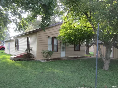 109 W 8th St, Dunfermline, IL 61524