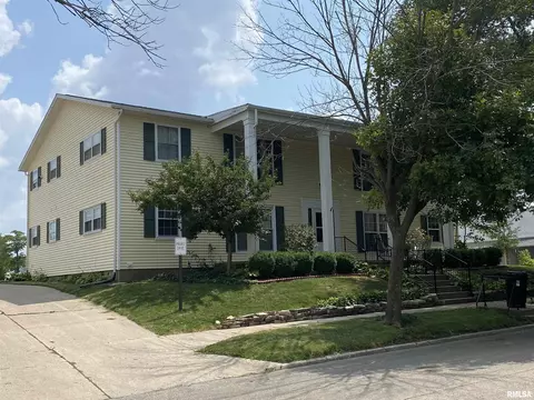15 S Avenue B St, Canton, IL 61520