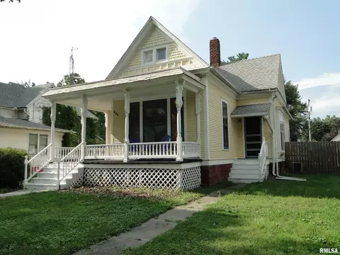 608 E Carroll St, Macomb, IL 61455 photo 2