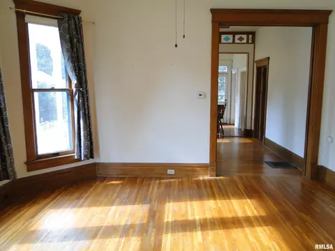 608 E Carroll St, Macomb, IL 61455 photo 4