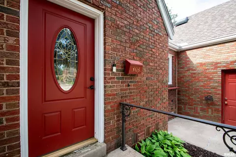 303 N Kickapoo Ter, Peoria, IL 61604 photo 5