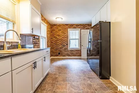409 Monroe St, Washington, IL 61571 photo 5