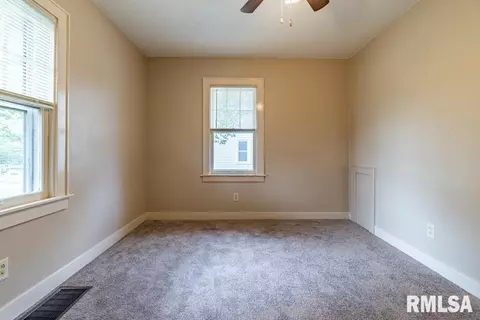 409 Monroe St, Washington, IL 61571 photo 8