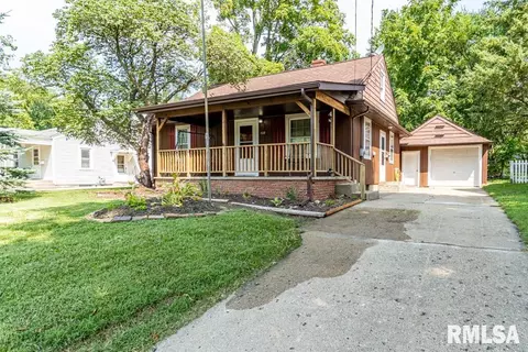 409 Monroe St, Washington, IL 61571