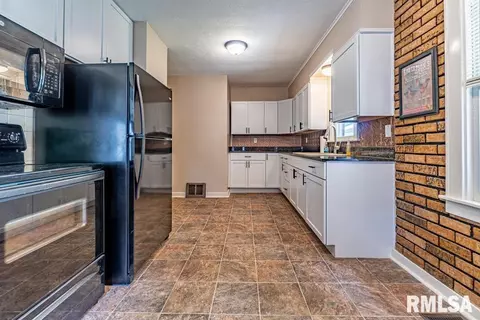 409 Monroe St, Washington, IL 61571 photo 4