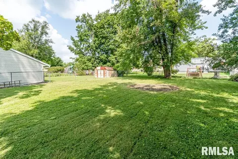 409 Monroe St, Washington, IL 61571 photo 2