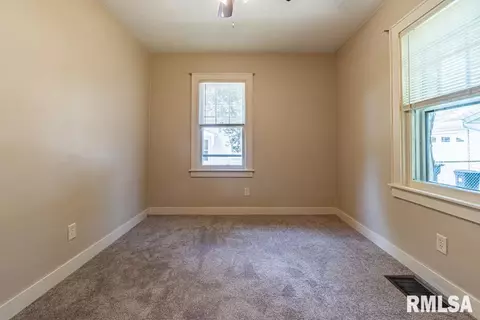 409 Monroe St, Washington, IL 61571 photo 11