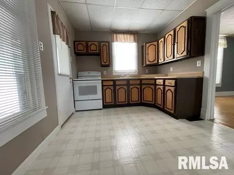 907 S Dudley St, Macomb, IL 61455 photo 5