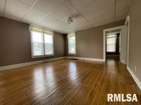907 S Dudley St, Macomb, IL 61455 photo 2