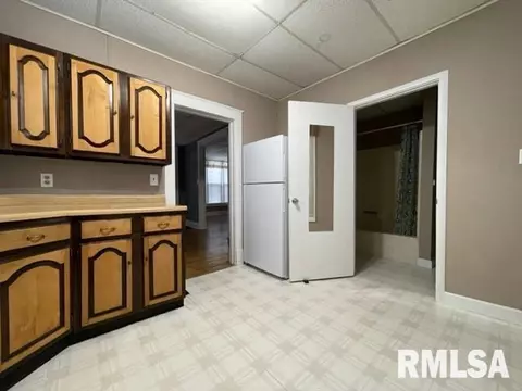 907 S Dudley St, Macomb, IL 61455 photo 4