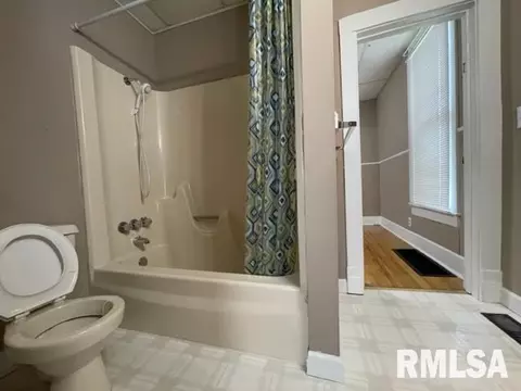 907 S Dudley St, Macomb, IL 61455 photo 9