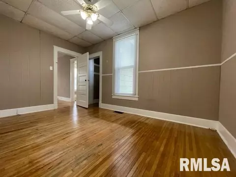 907 S Dudley St, Macomb, IL 61455 photo 8