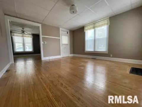 907 S Dudley St, Macomb, IL 61455 photo 3
