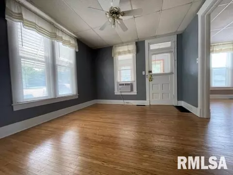 907 S Dudley St, Macomb, IL 61455 photo 6
