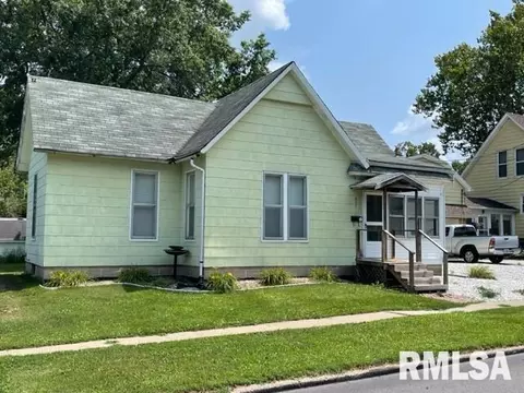907 S Dudley St, Macomb, IL 61455