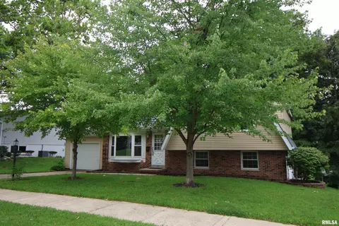 6834 N Terra Vista Dr, Peoria, IL 61614