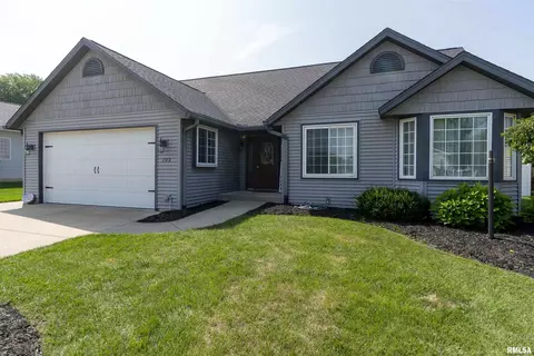 102 Charity Ln, East Peoria, IL 61611