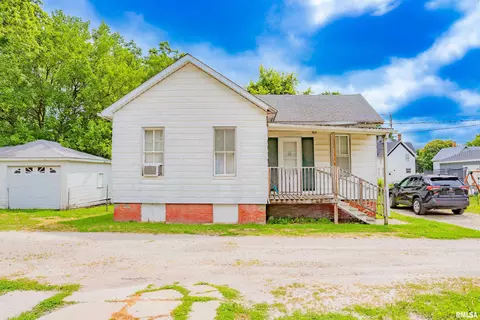 425 N 1st St, Canton, IL 61520