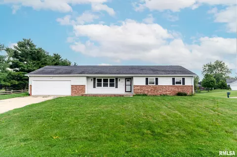 5907 Hartford Dr, Pekin, IL 61554